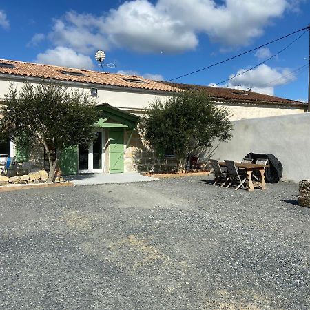 Maison de charme au cœur des vignes et Gironde Gauriac Extérieur photo